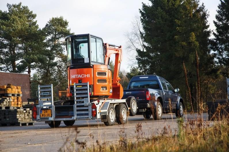 Hitachi Minibagger ZX26U 6 03