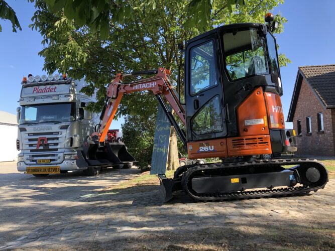 Hitachi Minibagger ZX26U 6 03