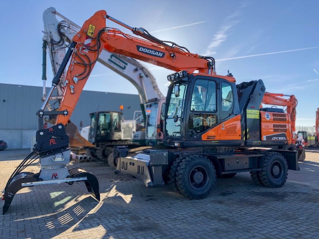 Verstelbare cabine Doosan DX160W