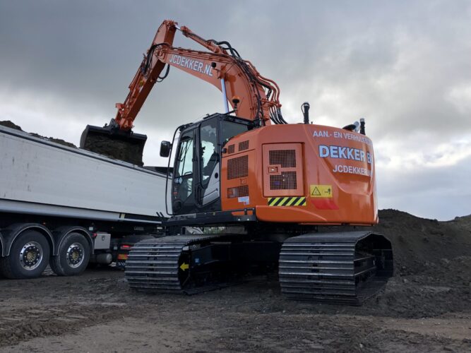 Hitachi ZX225USLC-6