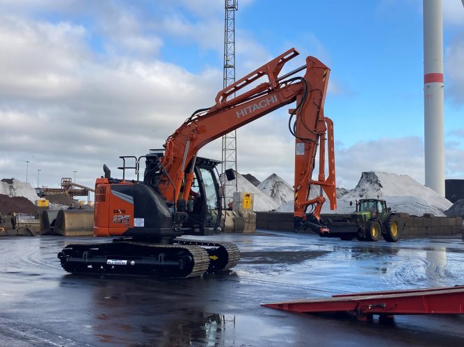 Rupsgraafmachine Hitachi ZX135US-7