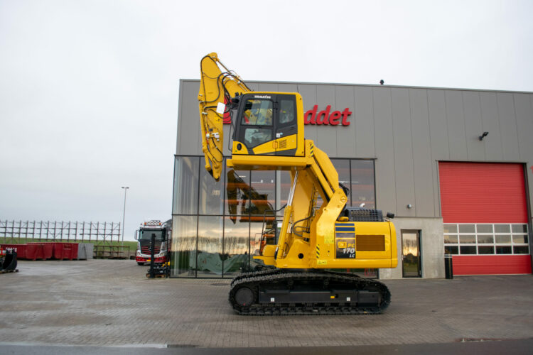 Pladdet Komatsu cabineverhoging image1