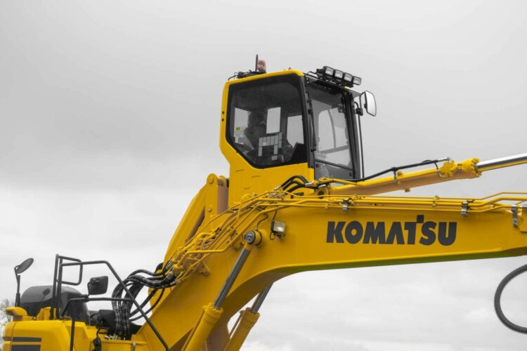 Pladdet Komatsu cabineverhoging image8