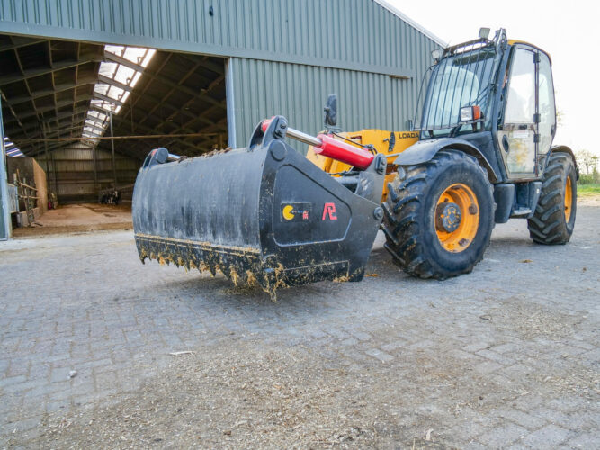 Silage cutter