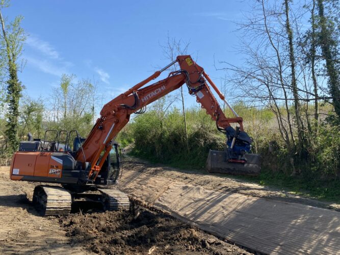 Pladdet Hitachi ZX180 Klant Busschaert (3)