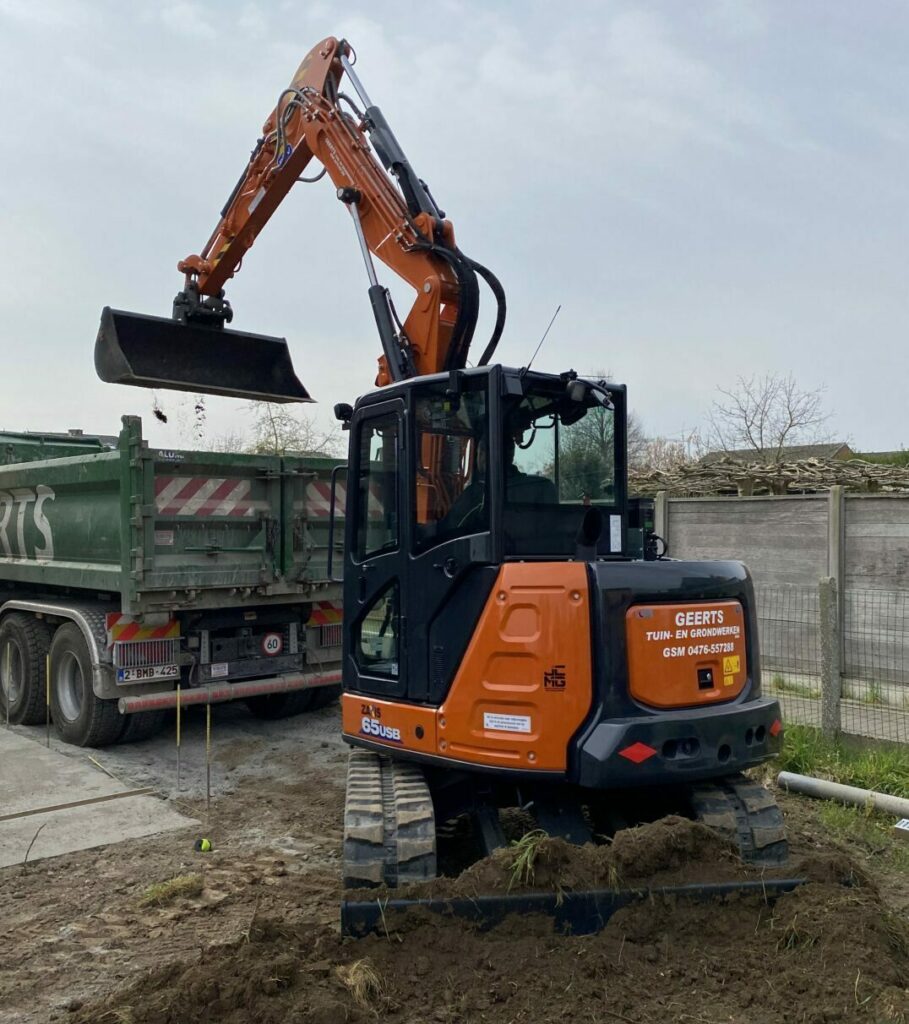 Hitachi ZX65USB-6 Geerts Tuin en Grondwerken image3