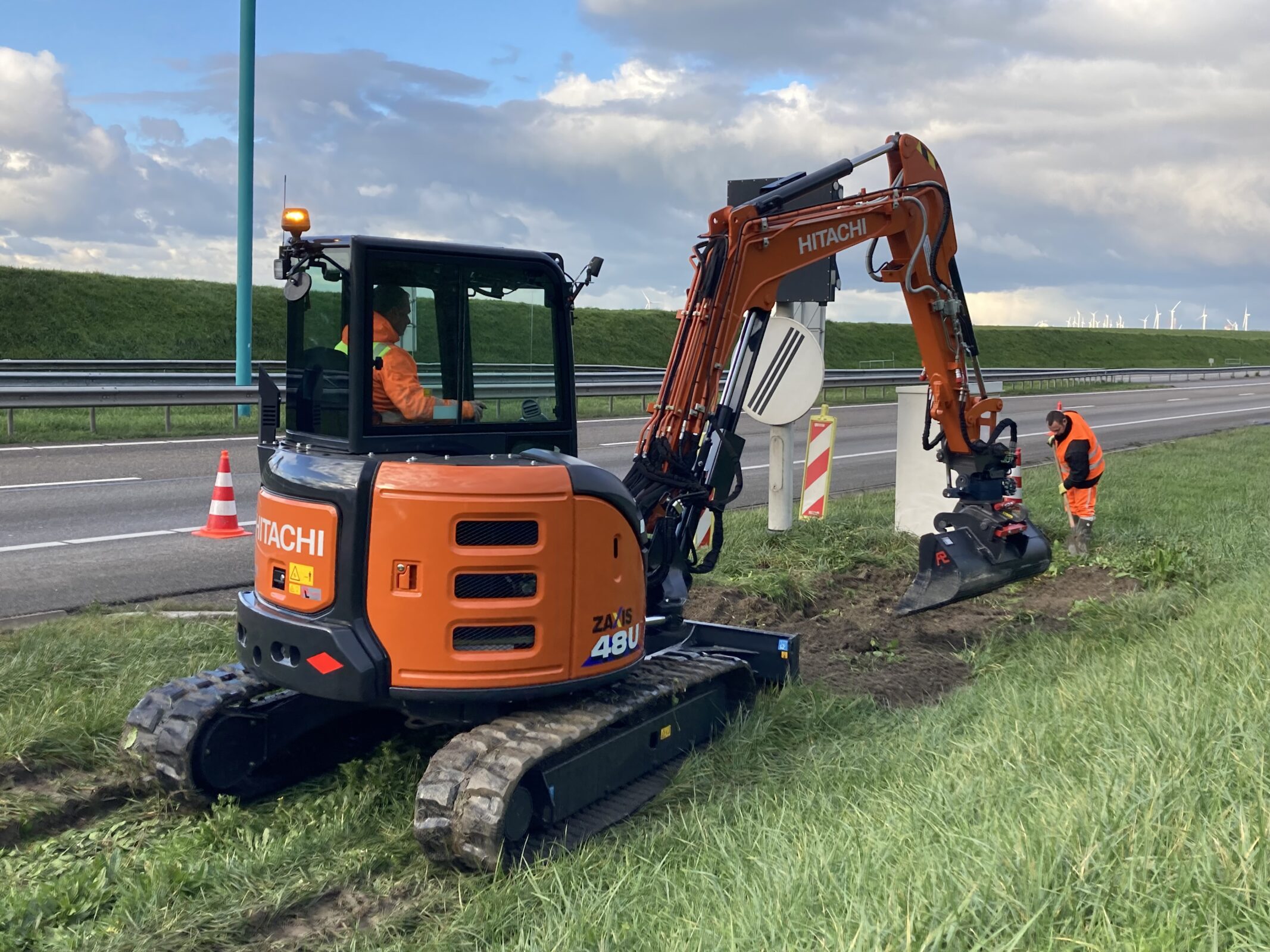Nieuwe HITACHI ZX48U-6 voor Stefan Hoondert van Hoondert Verhuur