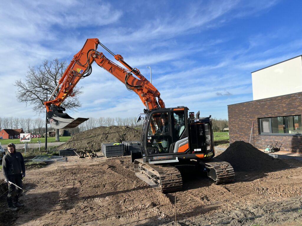 Hitachi ZX135us 7 2pbl Klant Verhegghe 5