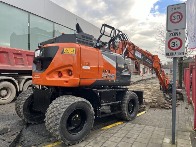 Pladdet Hitachi ZX 155w 7 De Baets (2)