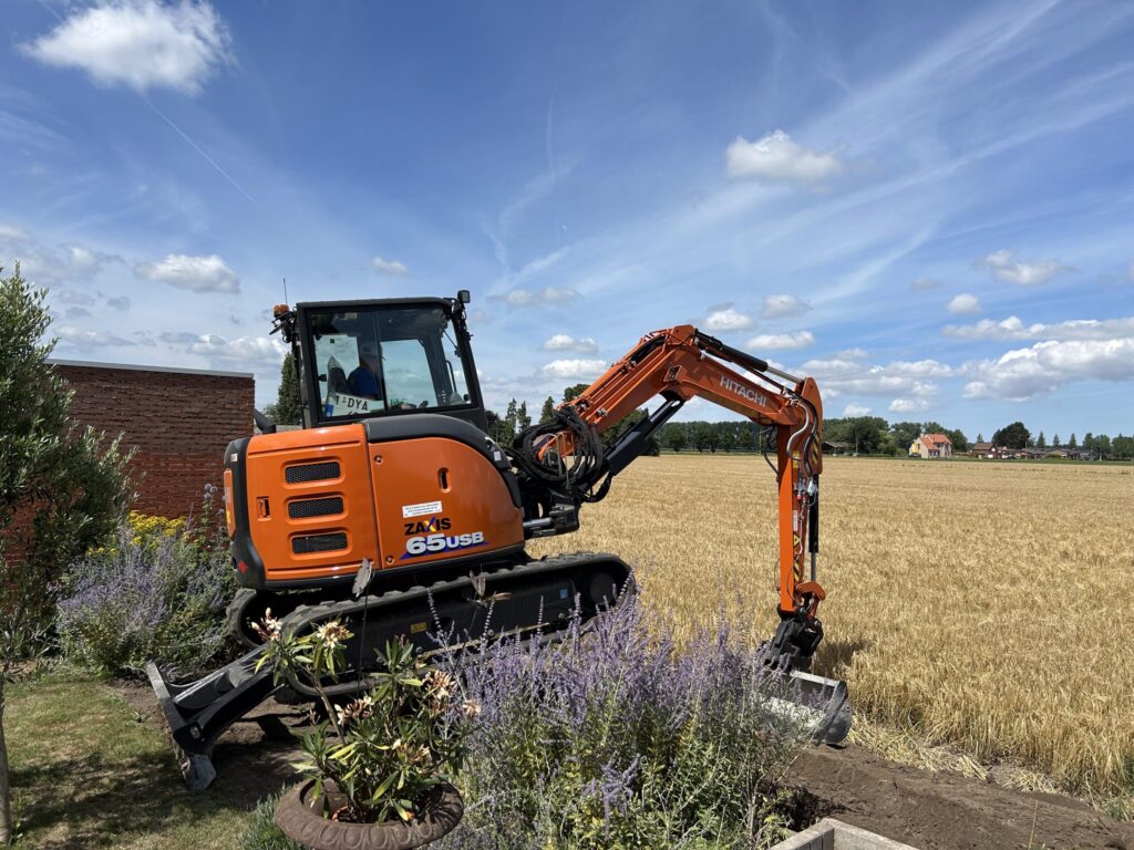 Hitachi ZX65 minigraver