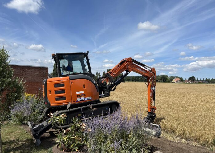 Hitachi ZX65 minigraver