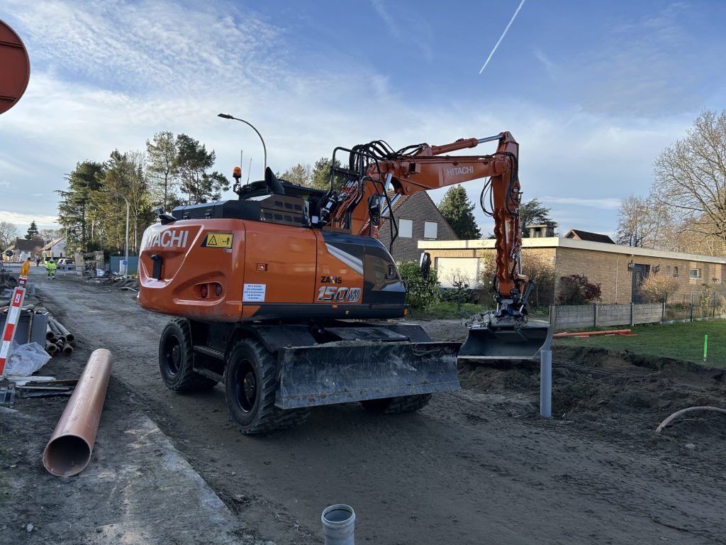 Hitachi ZX 150W-7 mobiele graafmachine