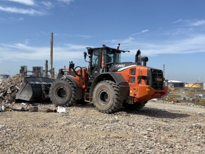 wiellader Hitachi ZX220-7